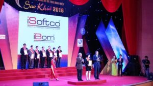 Bà Hoàng Thanh Hoài - PGĐ iSoftco vinh dự nhận giải Sao Khuê 2016